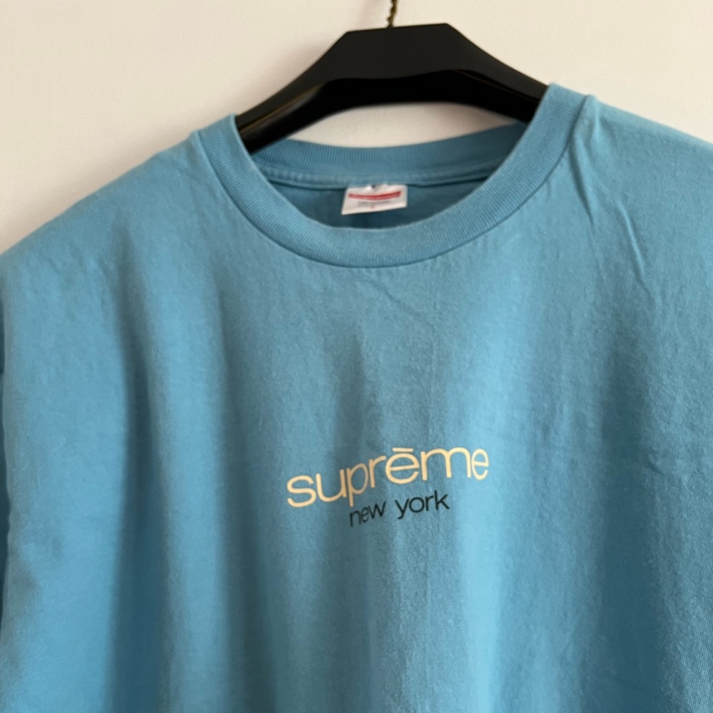 Supreme - Picture 3 of 4